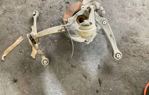 Audi Q5 SQ5 Front wheel hub spindle knuckle
