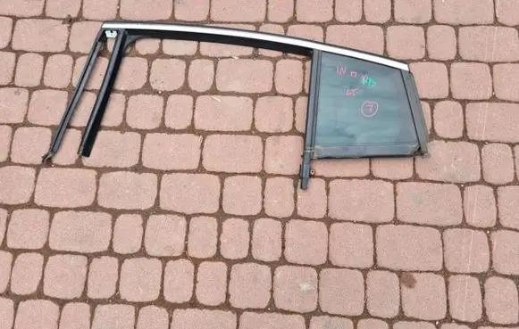 Opel Insignia B Sliding door window/glass 