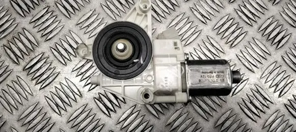 Mercedes-Benz E W212 Front door window regulator motor A2129066702