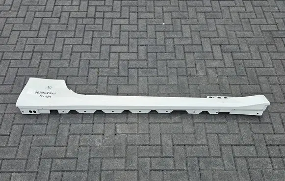 Maserati GranTurismo II Foot area side trim 670168200
