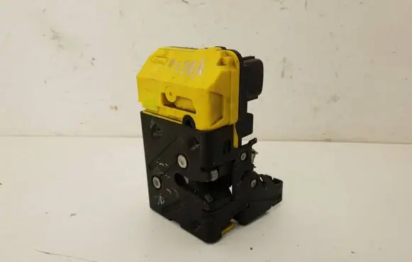 Volvo XC90 Front door lock 30699747