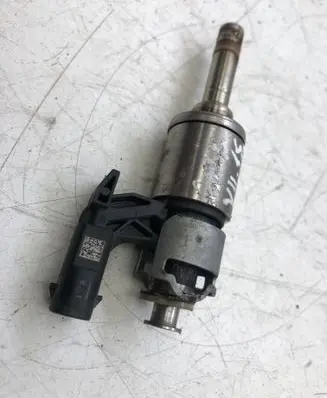 Volkswagen Golf VII Fuel injector 04E906036E