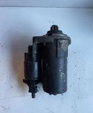 Volkswagen Golf IV Starter motor 020911028F