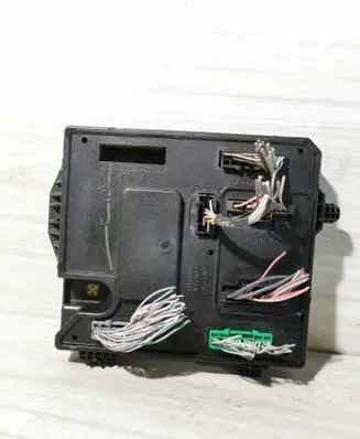 Renault Megane III Fuse module S180098001 284B17255R