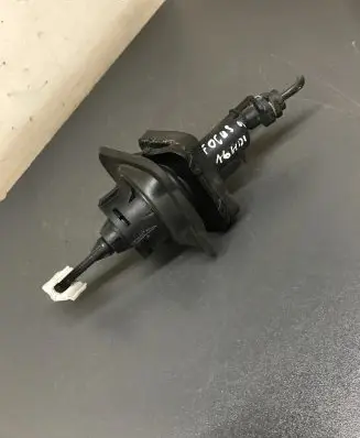 Ford Focus Clutch master cylinder KG19300