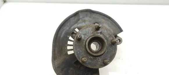 Toyota Avensis Verso Front wheel hub