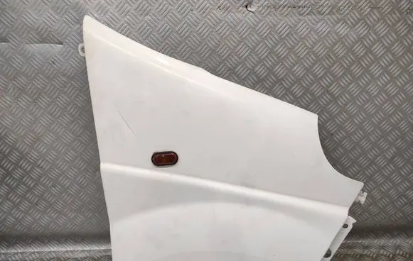Opel Vivaro Fender
