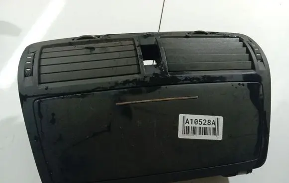 Skoda Octavia Mk2 (1Z) Dash center air vent grill 1Z0820951
