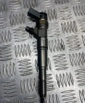 BMW 5 E60 E61 Fuel injector 0445110131 7789661