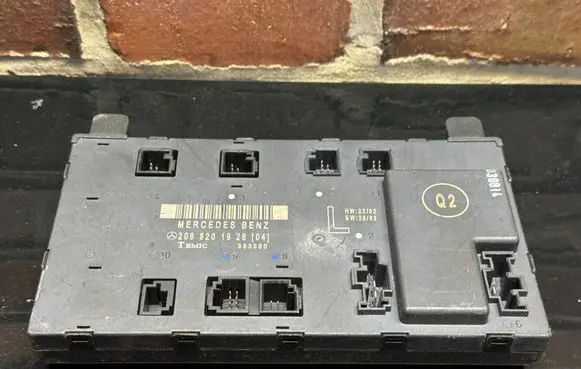 Mercedes-Benz CLK A209 C209 Door control unit/module 2098201926