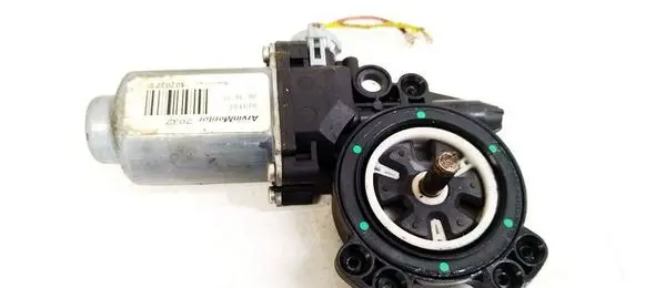 Nissan Qashqai Front door window regulator motor 402032E 2032