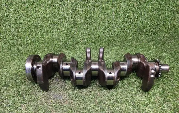 Volkswagen Jetta VI Crankshaft 04E105209A
