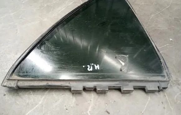 Toyota Avensis T250 Rear side window