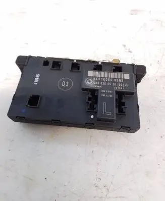 Mercedes-Benz C W203 Door control unit/module 2038205526 351321