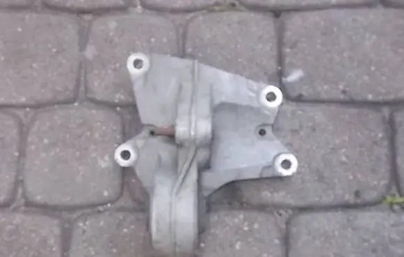 Citroen Xsara Picasso Engine mounting bracket 9637792680