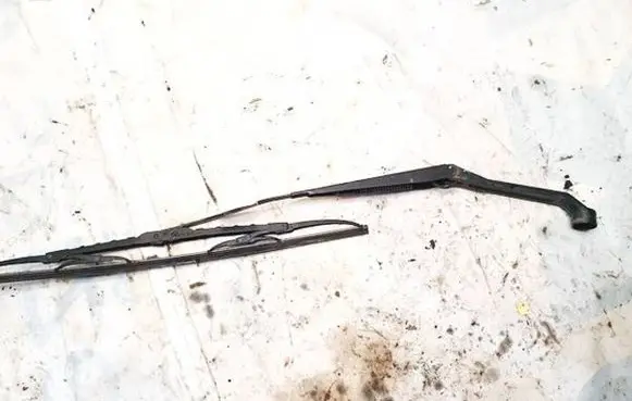 Suzuki Grand Vitara II Front wiper blade arm