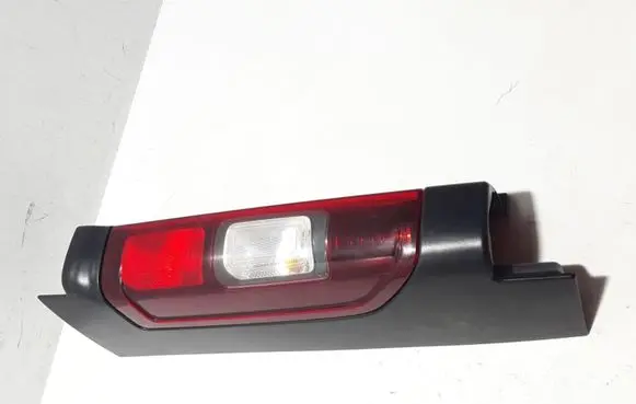 Renault Trafic III (X82) Rear/tail lights 265504656R