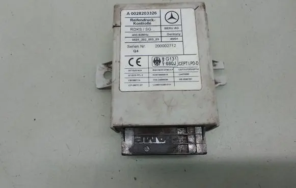 Mercedes-Benz S W220 Tire pressure control unit A0028203326