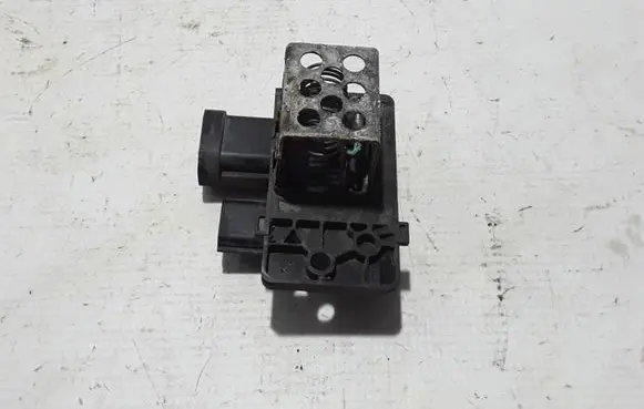 Coolant fan relay