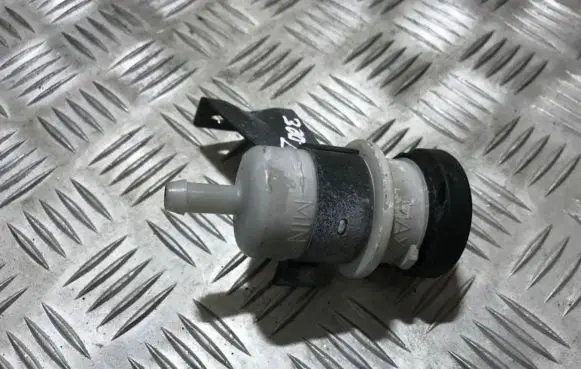 Brake fluid reservoir