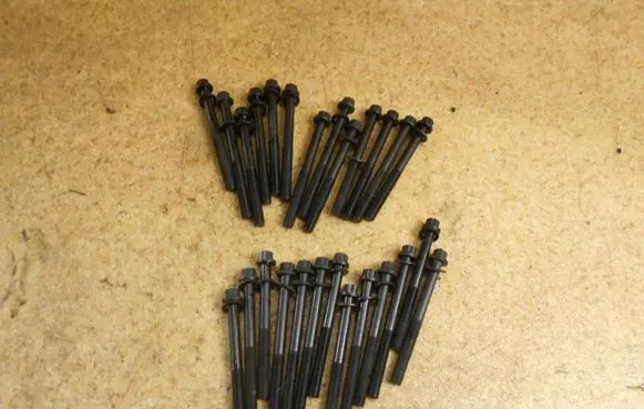 Toyota Land Cruiser (J100) Cylinder head bolts 