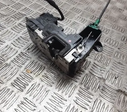 Opel Astra H Front door lock 13210751