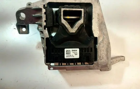 BMW 1 F40 Engine mounting bracket 8835572 150724