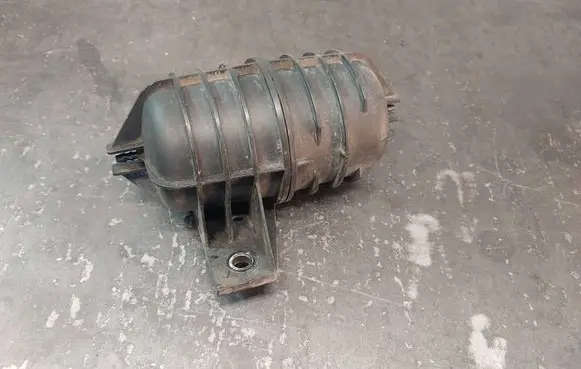 BMW 3 E46 Vacuum air tank 2247620 11652247620