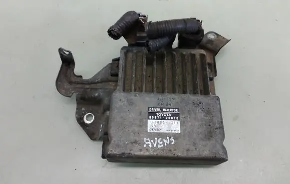 Toyota Avensis T250 Engine control unit/module 8987120070 1310001371