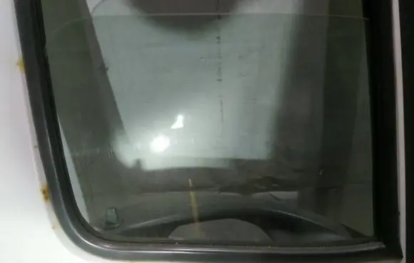 Peugeot Boxer Front door window glass four-door as2