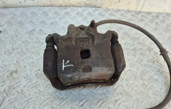 Nissan Juke I F15 Front brake caliper