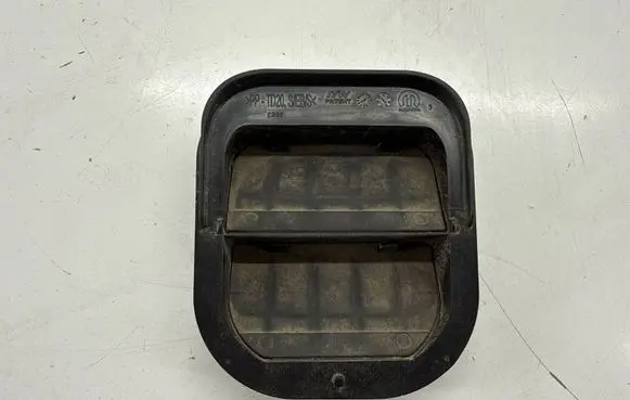 Alfa Romeo Stelvio Quarter panel pressure vent 52076397