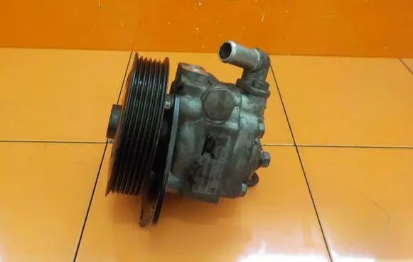 Land Rover Range Rover Evoque L538 Power steering pump AH223A696AB