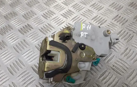 Nissan Primera Rear door lock