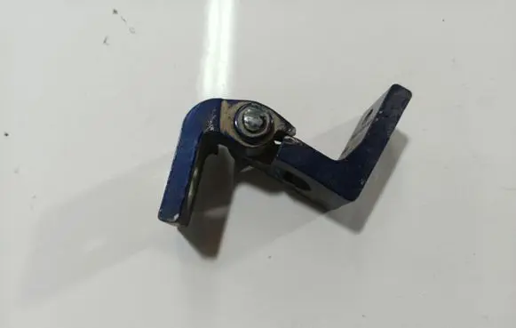 Skoda Octavia Mk2 (1Z) Rear door lower hinge 1Z0833401B