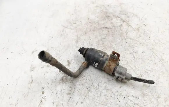 Subaru Legacy Windscreen/windshield washer pump