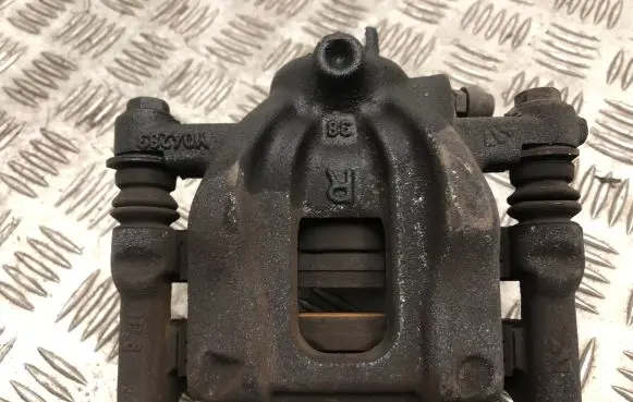 Honda CR-V Rear brake caliper