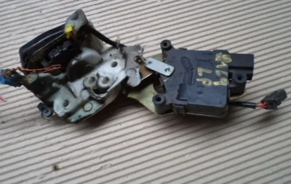 Ford Escort Front door lock