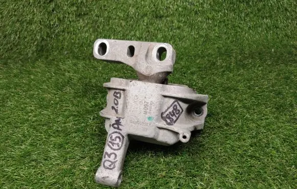 Audi Q3 8U Engine mount bracket 5K0199262K