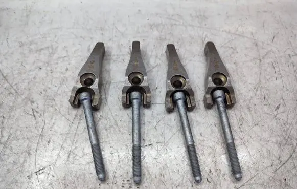 Ford Kuga II Fuel Injector clamp holder