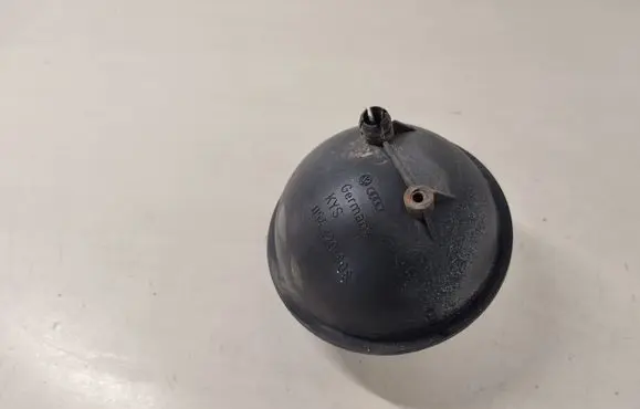 Volkswagen Golf IV Vacuum air tank 054129808