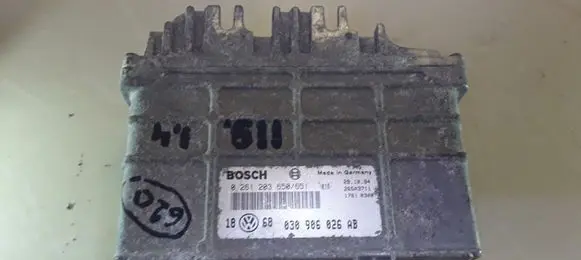 Volkswagen Golf III Engine control unit/module 0261203650651 030906026AB