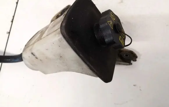 Brake fluid reservoir