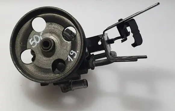 Peugeot 807 Power steering pump 9647983580