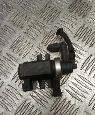 Volkswagen Golf III Valve vacuum 1H0906627