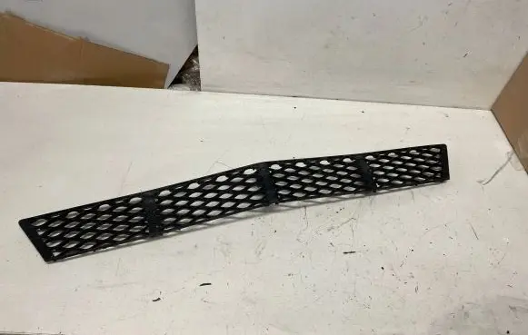 Mercedes-Benz E W211 Front bumper lower grill A2118850122