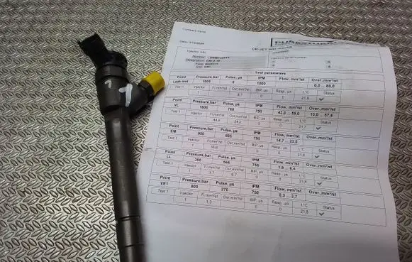 Renault Trafic III (X82) Fuel injector 0445110414