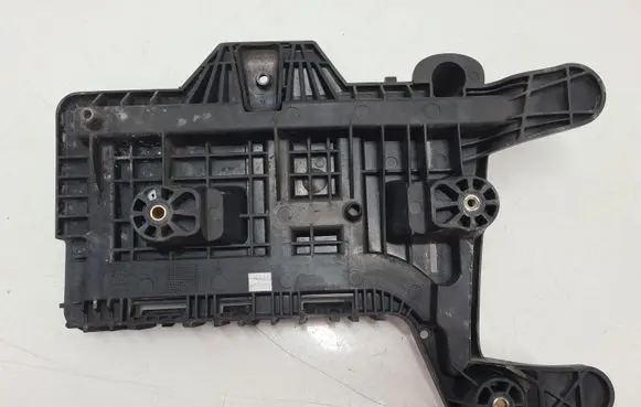 Volkswagen Caddy Battery tray 1K0915333
