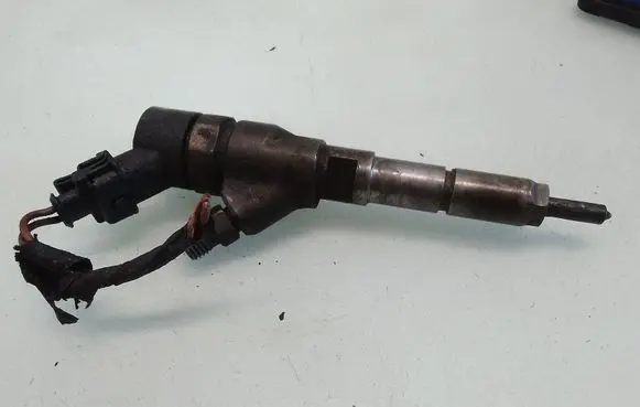 Fuel injector
