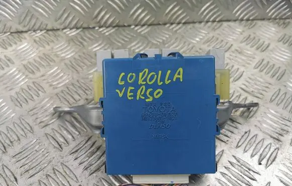 Toyota Corolla Verso E121 Combustion control unit/module 896180F020 MB1238009021
